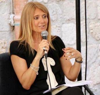 Alla giornalista Adnkronos Elvira Terranova il 'Premio Rosa Balistreri', la consegna a Petralia Sottana Alla giornalista Adnkronos Elvira Terranova il 'Premio Rosa Balistreri', la consegna a Petralia Sottana